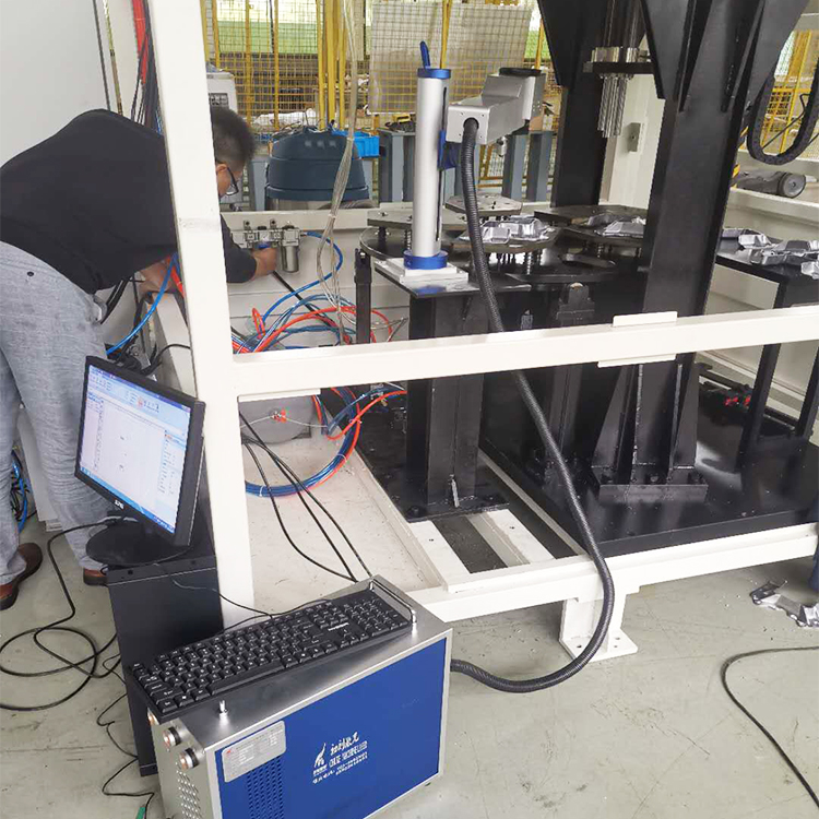 車橋全自動激光打標機現(xiàn)場圖